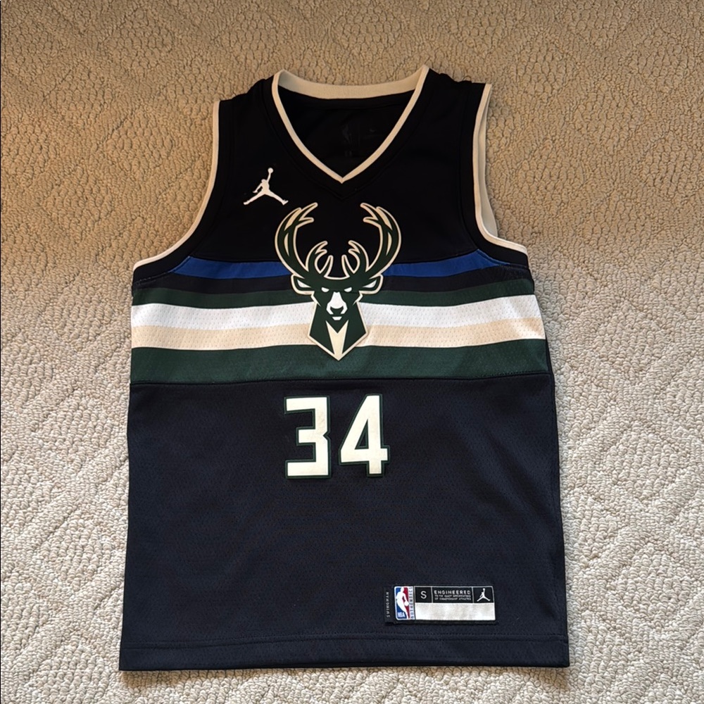 Swingman Giannis Antetokounmpo Milwaukee Bucks Black Statement Edition Jersey